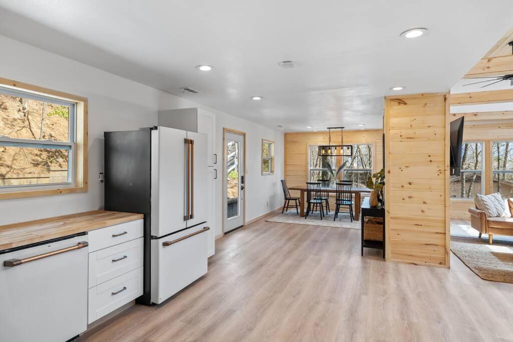 New! Modern Cabin With Two Decks, Bar & Game Room! Gatlinburg Luaran gambar