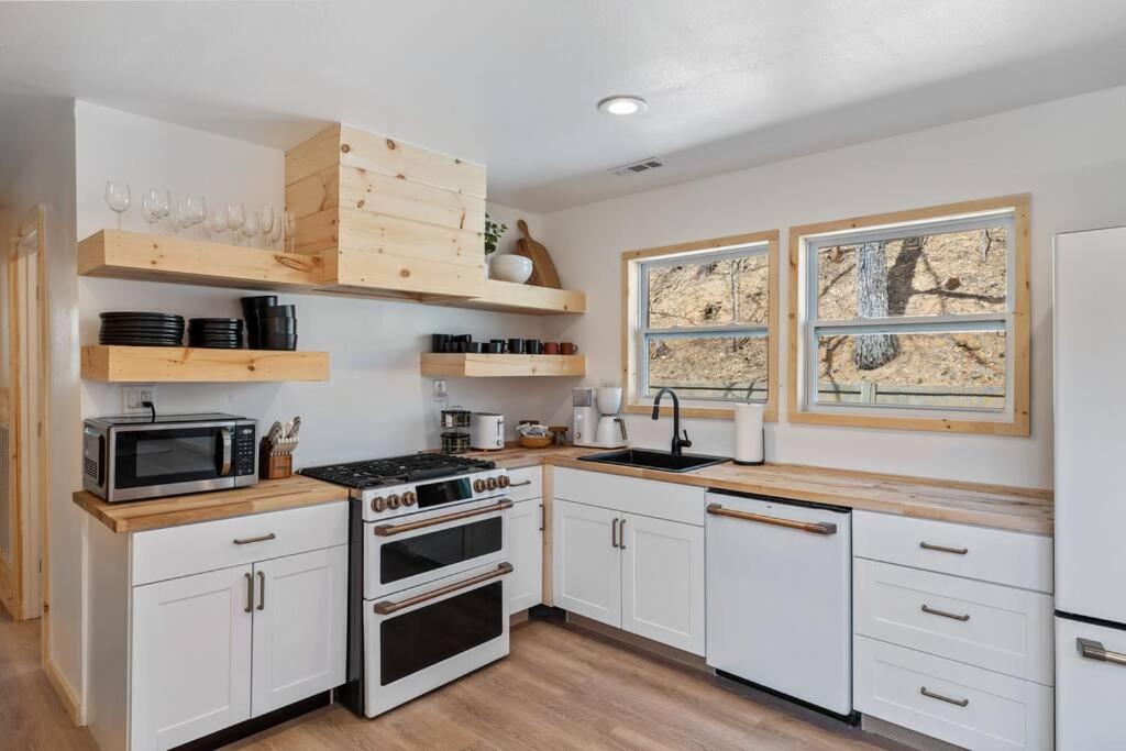 New! Modern Cabin With Two Decks, Bar & Game Room! Gatlinburg Luaran gambar
