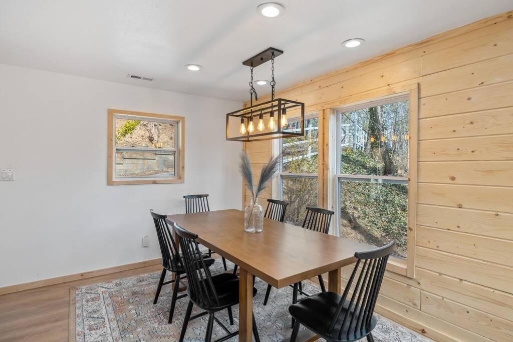 New! Modern Cabin With Two Decks, Bar & Game Room! Gatlinburg Luaran gambar