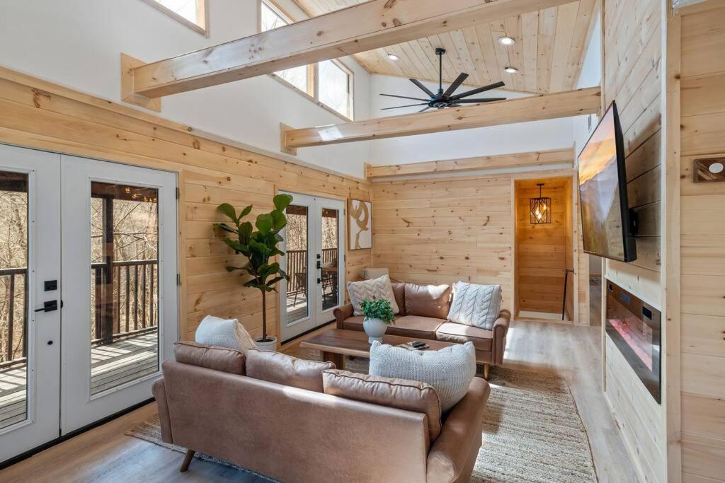 New! Modern Cabin With Two Decks, Bar & Game Room! Gatlinburg Luaran gambar