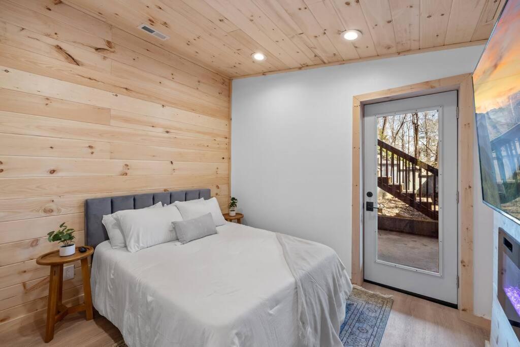 New! Modern Cabin With Two Decks, Bar & Game Room! Gatlinburg Luaran gambar