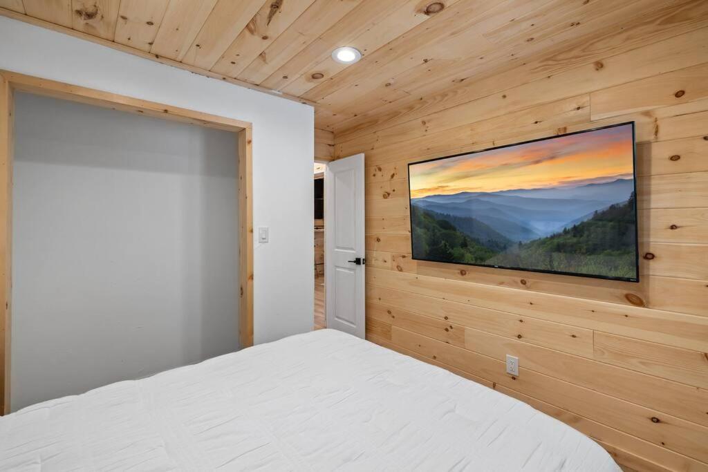 New! Modern Cabin With Two Decks, Bar & Game Room! Gatlinburg Luaran gambar